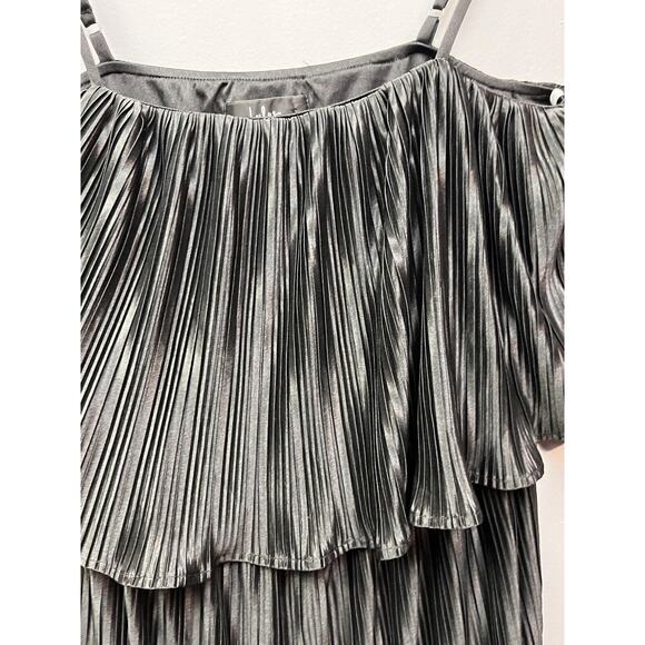 Lulu’s‎ Fun Flirt Hot Black Satin Plisse Sleeveless Romper Womens Large Shiny - Picture 5 of 8